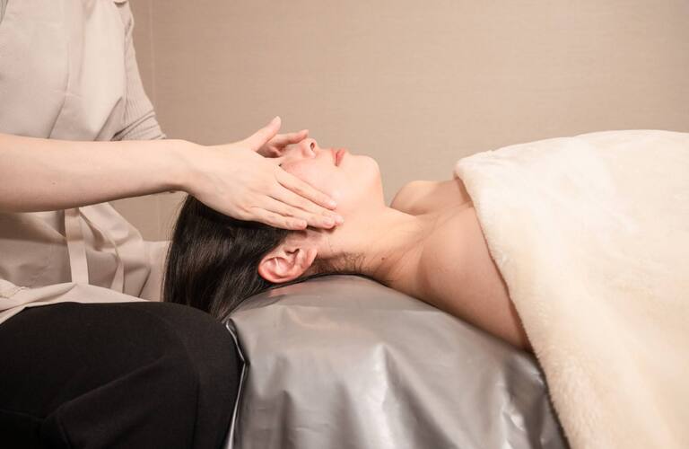 お顔のリフトアップを促すヘッドスパ・ヘッドマッサージ｜伊勢崎 | dry head spa somme(ソム)
